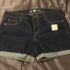 Cuffed denim shorts